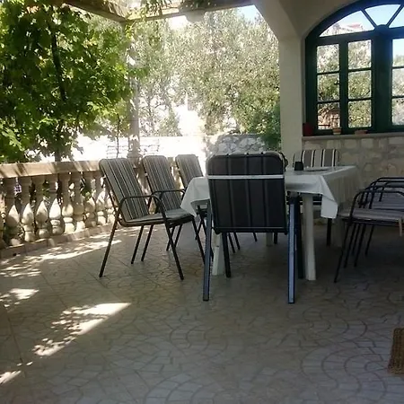 Apartment Ljubica.4 *